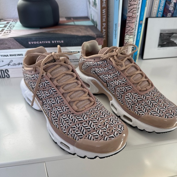 Nike women’s air max plus united in victory print 38.5 - Picture 5 of 7